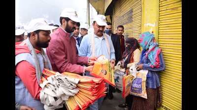 Deputy CM Keshav Prasad Maurya distributing cloth bags to people in Ayodhya Deputy CM Keshav Prasad Maurya distributing cloth bags to people in Ayodhya