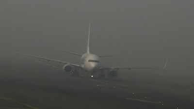 An aircraft prepares to take off amid dense fog on a cold winter morning at Indira Gandhi International Airport in New Delhi on December 27, 2023. (Photo by Arun SANKAR / AFP) (AFP) An aircraft prepares to take off amid dense fog on a cold winter morning at Indira Gandhi International Airport in New Delhi on December 27, 2023. (Photo by Arun SANKAR / AFP) (AFP)