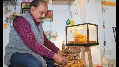 Master craftsman from Varanasi, Rameshwar Singh, with the wooden model. (HT Photo)