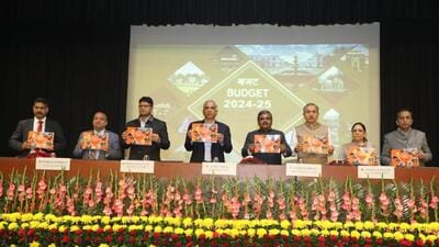 NDMC officials announce the budget for the financial year of 2024-25 at NDMC convention centre on Wednesday. (HT) NDMC officials announce the budget for the financial year of 2024-25 at NDMC convention centre on Wednesday. (HT)