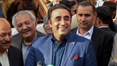 Pakistan Peoples' Party (PPP) chairman Bilawal Bhutto Zardari (C) speaks to media. (AFP)