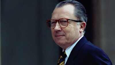 FILE PHOTO: European Commission President Jacques Delors, October 26, 1994, REUTERS/Charles Platiau/File Photo (REUTERS)