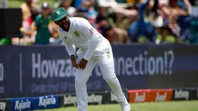 Temba Bavuma reacts in pain while fielding during the first day of the first cricket Test match between South Africa and India at SuperSport Park in Centurion (AFP)
