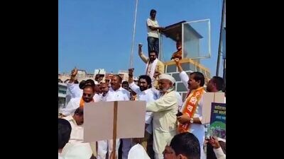 To press for farmers’ demands, Kolhe launched the “Kisan Aakrosh Morcha” from Shivneri Fort. (HT PHOTO)