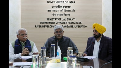 Union jal shakti minister Gajendra Singh Shekhawat had conducted a second round of discussions on January 4, 2023, during which both CMs Manohar Lal Khattar and Bhagwant Mann were present. (ANI) Union jal shakti minister Gajendra Singh Shekhawat had conducted a second round of discussions on January 4, 2023, during which both CMs Manohar Lal Khattar and Bhagwant Mann were present. (ANI)