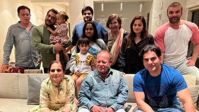 Salim Khan with all his kids and both his wives--Salma and Helen. Salman is holding his niece Aayat in his arms. Salim Khan with all his kids and both his wives--Salma and Helen. Salman is holding his niece Aayat in his arms.