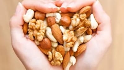 3. Nuts, seeds, and cold-pressed oils are antioxidant-rich, heart-healthy fats aiding potential cancer protection. Nuts and seeds make for a healthy, nutrition-packed evening snack or can be incorporated into your meals by topping off your morning oatmeal, blending them into your smoothies, and enjoying delicious varieties, while cooking with cold pressed oils keeps inflammation at bay. (Unsplash) 3. Nuts, seeds, and cold-pressed oils are antioxidant-rich, heart-healthy fats aiding potential cancer protection. Nuts and seeds make for a healthy, nutrition-packed evening snack or can be incorporated into your meals by topping off your morning oatmeal, blending them into your smoothies, and enjoying delicious varieties, while cooking with cold pressed oils keeps inflammation at bay. (Unsplash)