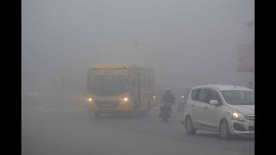 Fog woes continue in Varanasi on Thursday. (rajesh Kumar/ht)