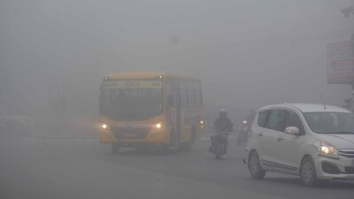 Fog woes continue in Varanasi on Thursday. (rajesh Kumar/ht) (HT_PRINT)
