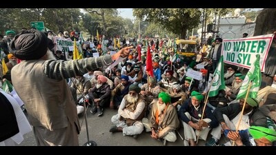 Members of Punjab Kisan Union protesting at Phase 1 in Mohali on Thursday. (Keshav Singh/HT) Members of Punjab Kisan Union protesting at Phase 1 in Mohali on Thursday. (Keshav Singh/HT)