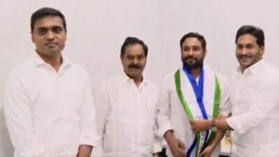 Ambati Rayudu with YS Jagan Mohan Reddy