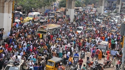 Supporters gather during the last rites of DMDK chief Captain Vijayakanth, in Chennai on Thursday. (Lakshmi) Supporters gather during the last rites of DMDK chief Captain Vijayakanth, in Chennai on Thursday. (Lakshmi)