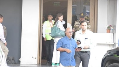 Navya Naveli Nanda had a fruitful year and is now all set to welcome New Year with her brother Agastya Nanda and friend Suhana Khan. She was seen at the Kalina airport with Agastya. Navya Naveli Nanda had a fruitful year and is now all set to welcome New Year with her brother Agastya Nanda and friend Suhana Khan. She was seen at the Kalina airport with Agastya. 