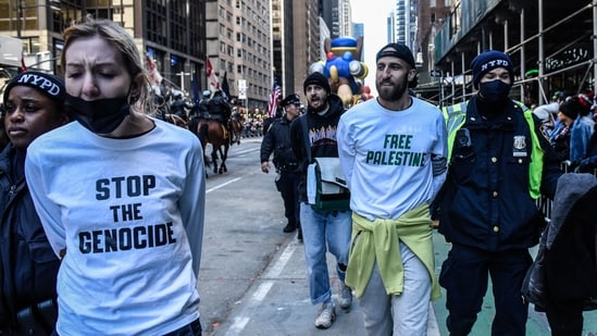 NEW YORK, NEW YORK - NOVEMBER 23: Pro-Palestinian protesters are detained during Macy's annual Thanksgiving Day Parade on November 23, 2023 in New York City. Thousands of people lined the streets to watch the 25 balloons and hundreds of performers march in this parade happening since 1924. (Getty Images via AFP)