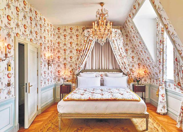 Le Grand Control in Versailles is a tiny hotel with only 18 rooms. Le Grand Control in Versailles is a tiny hotel with only 18 rooms.