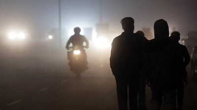 Traffic plies on a highway amidst dense evening fog on the outskirts of Amritsar on Thursday. (ANI Photo) Traffic plies on a highway amidst dense evening fog on the outskirts of Amritsar on Thursday. (ANI Photo)