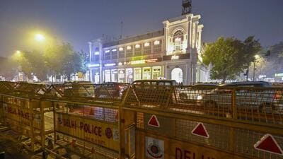 Delhi Police barricades at Connaught Place, Delhi, ahead of the New Year rush. (Raj K Raj/HT Photo) Delhi Police barricades at Connaught Place, Delhi, ahead of the New Year rush. (Raj K Raj/HT Photo)