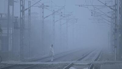 More than two dozen trains in the Ferozepur railway division were either rescheduled or cancelled due to the fog. (Vipin Kumar/HT)