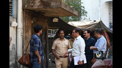 Navi Mumbai, India - Dec. 30, 2023:Special cell of Delhi Police have come down to Agroli Village to question Activists Gautam Navlakha at CBD Belapur in Navi Mumbai, India, on Saturday, December 30, 2023. (Photo by Bachchan Kumar/ HT PHOTO) (HT PHOTO) Navi Mumbai, India - Dec. 30, 2023:Special cell of Delhi Police have come down to Agroli Village to question Activists Gautam Navlakha at CBD Belapur in Navi Mumbai, India, on Saturday, December 30, 2023. (Photo by Bachchan Kumar/ HT PHOTO) (HT PHOTO)