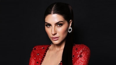 Elnaaz Norouzi in America