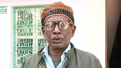 Former Ayodhya land dispute litigant Iqbal Ansari at his residence, (Deepak Gupta/HT)