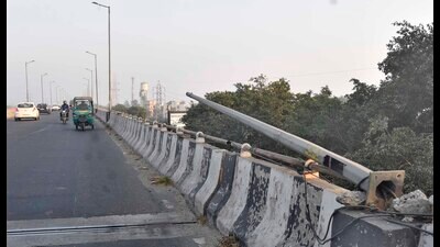 38 more streetlights stolen at Southern Bypass, MC in tizzy (HT Photo) 38 more streetlights stolen at Southern Bypass, MC in tizzy (HT Photo)