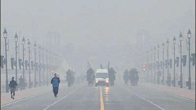 At Kartavya Path in New Delhi on a cold Sunday morning. (Arvind Yadav/ HT Photo) At Kartavya Path in New Delhi on a cold Sunday morning. (Arvind Yadav/ HT Photo)