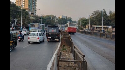 PMC has started work on transforming 15 important roads, including the Satara Road, into ‘model’ ones. (RAVINDRA JOSHI/ HT PHOTO) PMC has started work on transforming 15 important roads, including the Satara Road, into ‘model’ ones. (RAVINDRA JOSHI/ HT PHOTO)