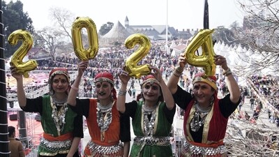 Shimla: Girls in traditional Himachali attire hold balloons to form 2024 during New Year celebrations, in Shimla, Sunday, Dec. 31, 2023. (PTI Photo)(PTI12_31_2023_000072B) (PTI) Shimla: Girls in traditional Himachali attire hold balloons to form 2024 during New Year celebrations, in Shimla, Sunday, Dec. 31, 2023. (PTI Photo)(PTI12_31_2023_000072B) (PTI)