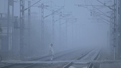 The minimum temperature at the Safdarjung Observatory, the city's primary weather station, was recorded at 11 degrees Celsius. (File Photo) The minimum temperature at the Safdarjung Observatory, the city's primary weather station, was recorded at 11 degrees Celsius. (File Photo)