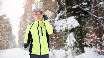 From layering up in warm clothes to warming up sufficiently, following all precautions while running can help you lose weight and stay active even in winter. (Freepik) From layering up in warm clothes to warming up sufficiently, following all precautions while running can help you lose weight and stay active even in winter. (Freepik)
