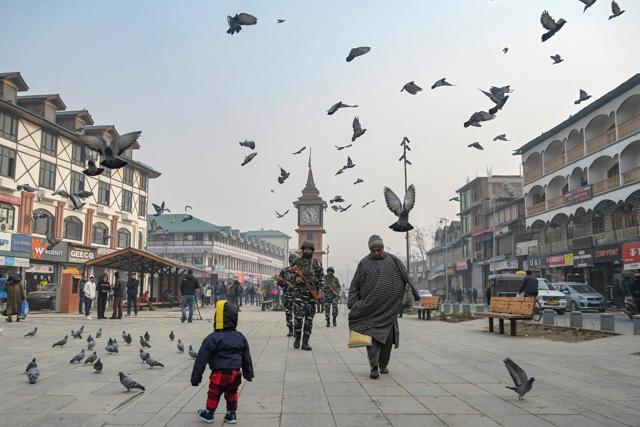 Paramilitary troopers patrol in Srinagar. (AFP) Paramilitary troopers patrol in Srinagar. (AFP)