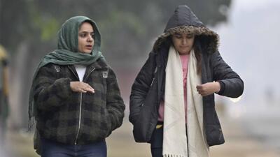 Residents shivered at a bone-chilling 10.4° C in Ludhiana. (Gurpreet Singh/HT)