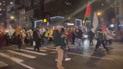 Videos on X show pro-Palestinian protesters marching towards Times Square, where a grand New Year’s celebration is taking place (@Kahlissee/X) Videos on X show pro-Palestinian protesters marching towards Times Square, where a grand New Year’s celebration is taking place (@Kahlissee/X)