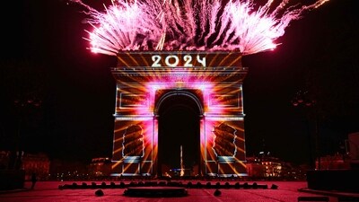 New Year 2024: Fireworks underway next to the Arc de Triomphe at the Avenue des Champs-Elysees during New Year celebrations in Paris. (AFP) New Year 2024: Fireworks underway next to the Arc de Triomphe at the Avenue des Champs-Elysees during New Year celebrations in Paris. (AFP)