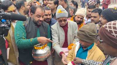 The(VHP on January 1 began the nationwide ‘Akshat’ (sacred rice) distribution campaign from Ayodhya asking people to organise special puja ceremonies in temples and celebrate Diwali on January 22. (Sourced) The(VHP on January 1 began the nationwide ‘Akshat’ (sacred rice) distribution campaign from Ayodhya asking people to organise special puja ceremonies in temples and celebrate Diwali on January 22. (Sourced)