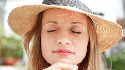 Resolution 1: SPF Every Day, No Excuses; Regardless of the time of year or place, the main goal of any good skincare regimen is sun protection. Dermatologists advise using a broad-spectrum sunscreen every day, even on overcast days, with an SPF of 30 or higher. It acts as an imperceptible barrier against the sun's harmful UV rays, which can cause wrinkles, skin cancer, and early aging. (freepik) Resolution 1: SPF Every Day, No Excuses; Regardless of the time of year or place, the main goal of any good skincare regimen is sun protection. Dermatologists advise using a broad-spectrum sunscreen every day, even on overcast days, with an SPF of 30 or higher. It acts as an imperceptible barrier against the sun's harmful UV rays, which can cause wrinkles, skin cancer, and early aging. (freepik)