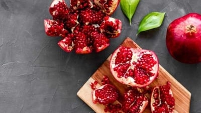 Pomegranates contain a variety of antioxidants that target inflammation and boost brain health in several ways. Pomegranates contain a variety of antioxidants that target inflammation and boost brain health in several ways. 