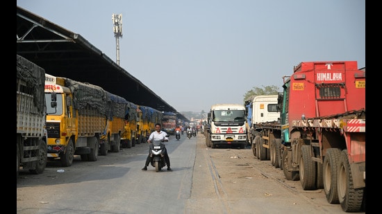 Punjab: Commercial vehicle drivers protest against new hit-and-run law (HT Photo)