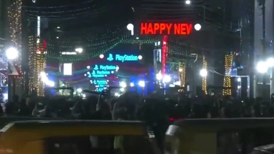 More than 1 lakh people welcome New Year in style at Bengaluru's MG Road. Watch