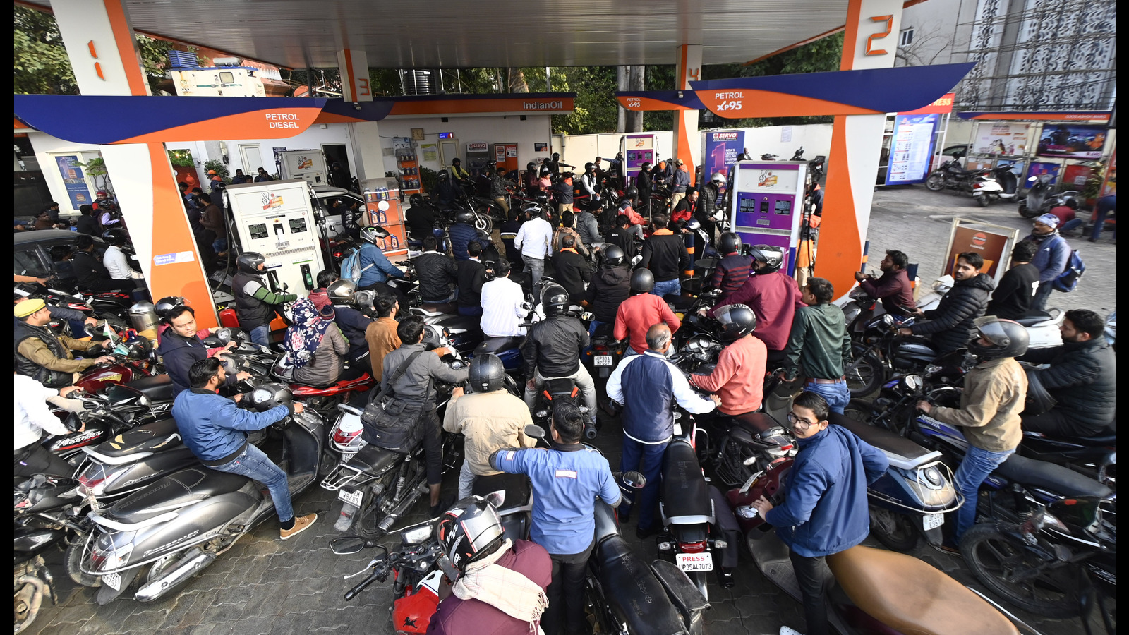 Truckers' strike 'ends', but panic-buying steals the show - Vimarsana News