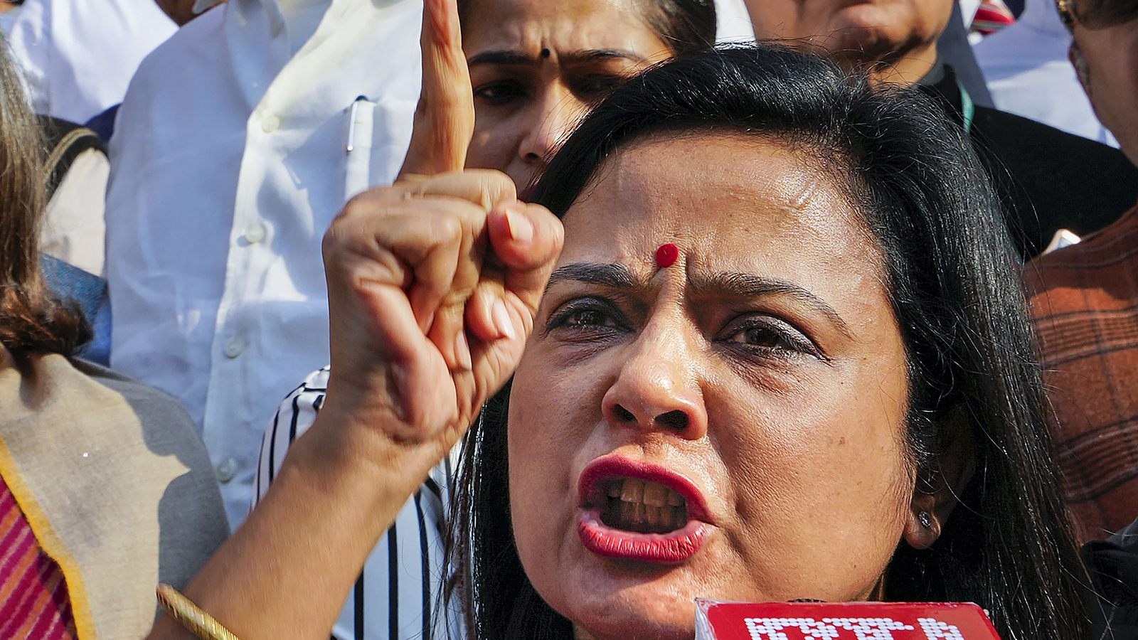 IIT-BHU rape: Mahua Moitra's 'thok dijiye' jibe at CM Yogi over accused's photos | Latest News India - Vimarsana News