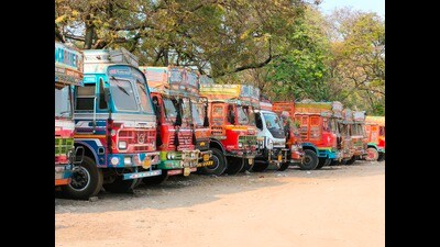 As several trucks carrying veggies and fruits did not turn up at Market Yard, its rates shot up to some extent. (HT PHOTO)