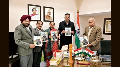 Chandigarh administrator Banwari Lal Purohit releasing the annual report of municipal corporation and ‘swacchta’ themed calendar for 2024, in the presence of city mayor Anup Gupta, municipal commissioner Anindita Mitra and other officials in Chandigarh on Tuesday. (HT Photo) Chandigarh administrator Banwari Lal Purohit releasing the annual report of municipal corporation and ‘swacchta’ themed calendar for 2024, in the presence of city mayor Anup Gupta, municipal commissioner Anindita Mitra and other officials in Chandigarh on Tuesday. (HT Photo)