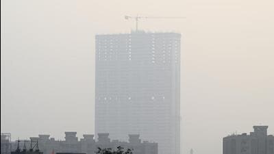 Haze in Noida on Tuesday. (Sunil Ghosh/HT Photo) Haze in Noida on Tuesday. (Sunil Ghosh/HT Photo)