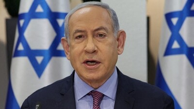 Israeli Prime Minister Benjamin Netanyahu attends the weekly cabinet meeting. (Reuters)