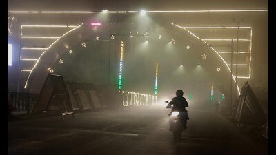 On Tuesday, the visibility fell down to 600 metres around 5:30 am but improved to 800 metres by 8.30am in Chandigarh. (Sant Arora/HT) On Tuesday, the visibility fell down to 600 metres around 5:30 am but improved to 800 metres by 8.30am in Chandigarh. (Sant Arora/HT)