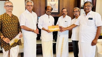 Rajinikanth with several leaders at his home. Rajinikanth with several leaders at his home.