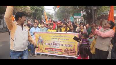 VHP’s Pujit Akshat drive under way in Lucknow. (Manish Chandra Pandey/HT) VHP’s Pujit Akshat drive under way in Lucknow. (Manish Chandra Pandey/HT)