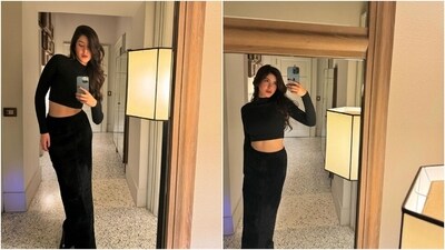 Shanaya ditched all accessories while styling the all-black ensemble. Lastly, she chose rouge on the cheekbones, mascara on the lashes, feathered brows, glossy lips, highlighter on the contours, and a hint of mascara on the lashes. Side-parted and lightly-tousled open wavy tresses gave the finishing touch. (Instagram) Shanaya ditched all accessories while styling the all-black ensemble. Lastly, she chose rouge on the cheekbones, mascara on the lashes, feathered brows, glossy lips, highlighter on the contours, and a hint of mascara on the lashes. Side-parted and lightly-tousled open wavy tresses gave the finishing touch. (Instagram)
